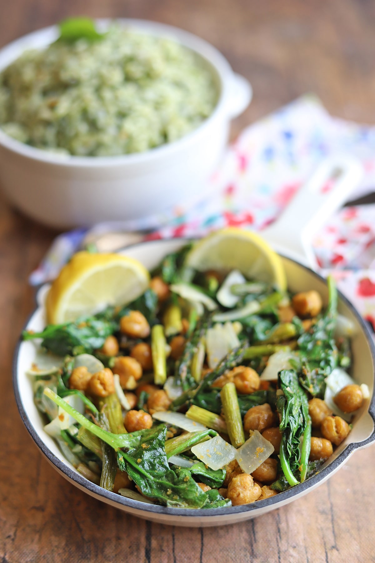 Roasted asparagus with chickpeas & spinach